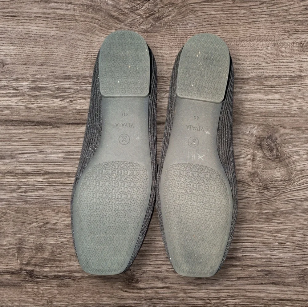 Square-Toe V-Cut Flats (Margot 2.0
